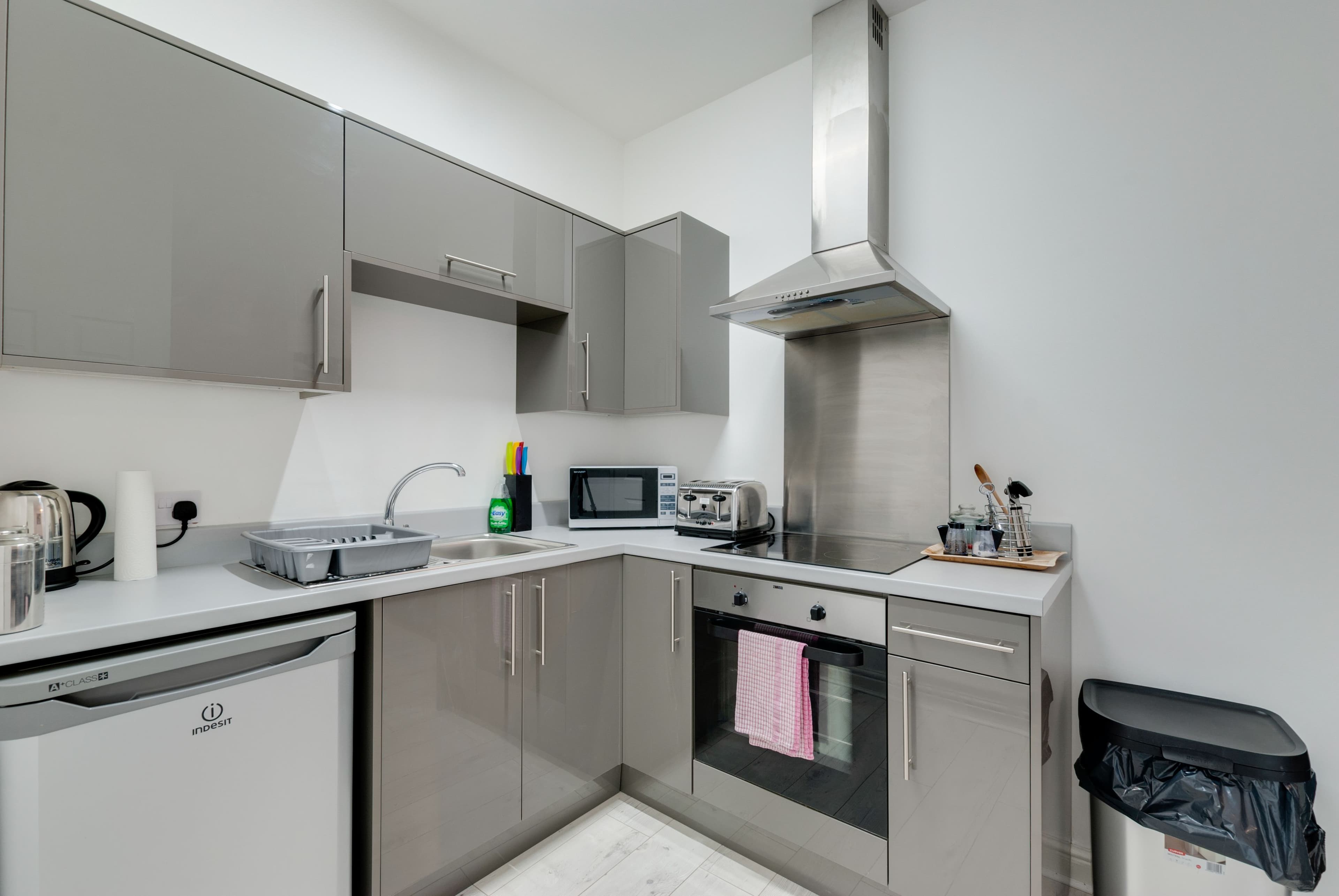 2-bed-flat-liverpool-road-manchester - photo 2